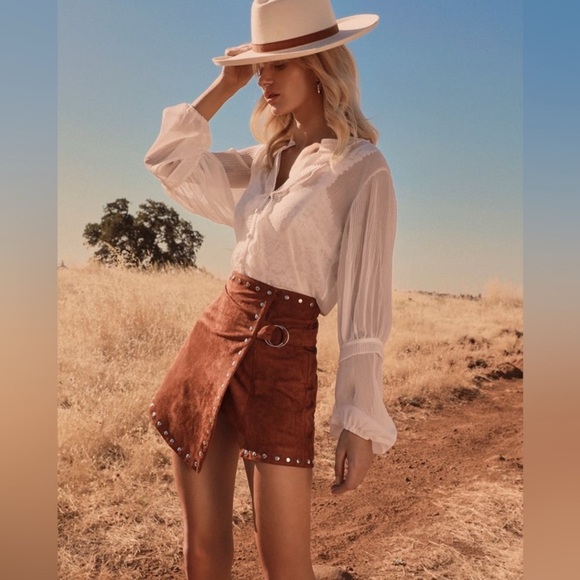 Lulu’s brown suede skirt - Picture 1 of 3